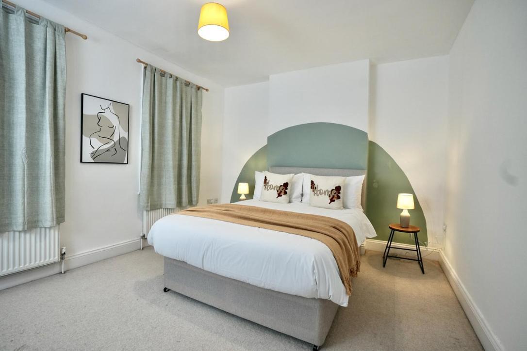Spacious Two-Bedrooms House, Private Parking, Contractors, Relocators Oxford Bagian luar foto