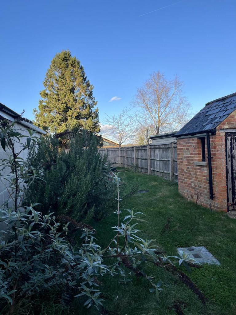 Spacious Two-Bedrooms House, Private Parking, Contractors, Relocators Oxford Bagian luar foto